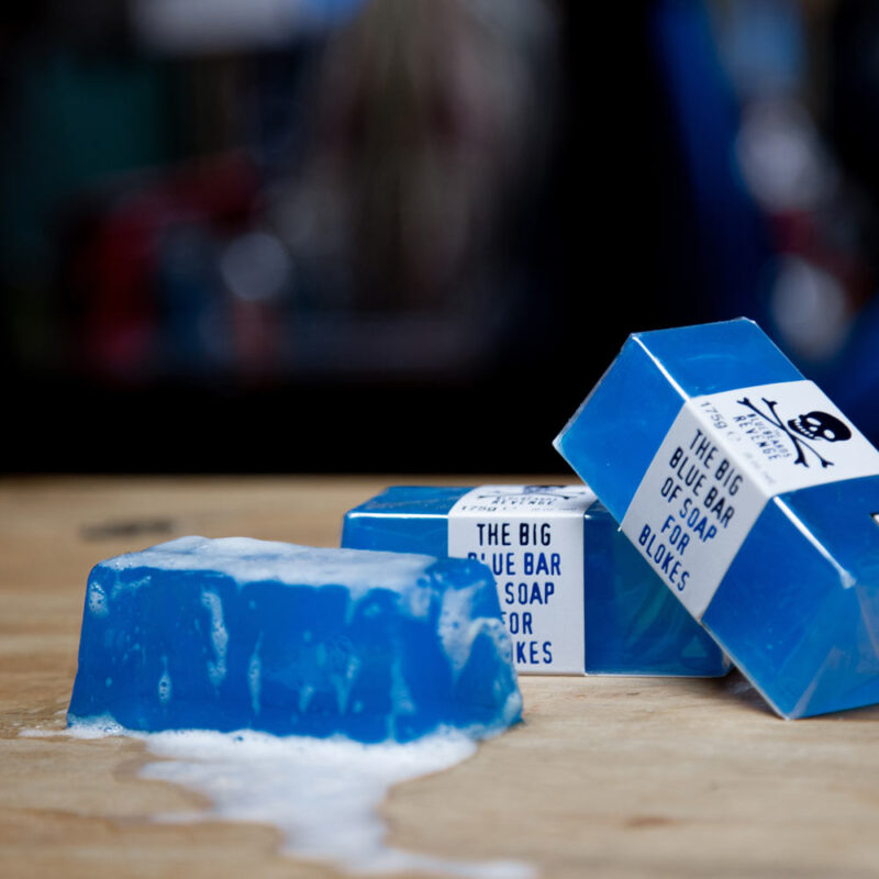 THE BLUEBEARDS REVENGE GRAN JABON PARA AFEITADO Y CUERPO