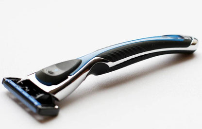 STILETTO® KIT DE AFEITADO DE 5 HOJAS CON HOJA TRIMMER POSTERIOR