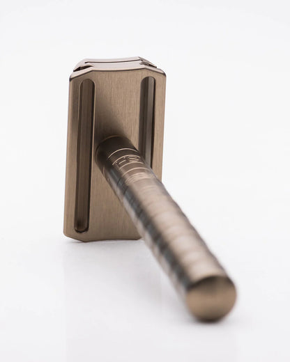 HENSON MAQUINA DE AFEITAR DE DOBLE HOJA MARRON